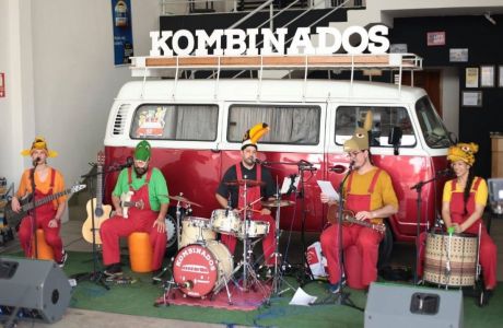 Plaza Shopping recebe Papai Noel no dia 30 de novembro, às 19h, com apresentação da banda Kombinados